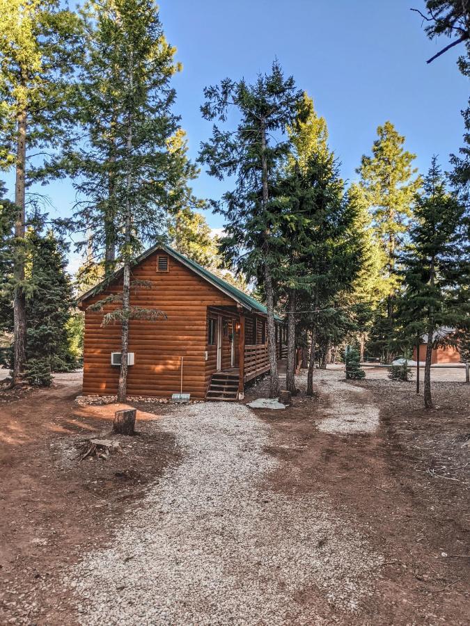 Pinewoods Resort And Rv Park Duck Creek Village Exterior foto